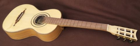 Louis Panormo guitar replica with top made of spruce and back of walnut combined with cherry